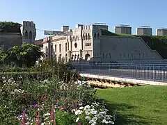 Porte Moselle (Moseltor im Südosten), Zugang über die Moselbrücke im Vordergrund