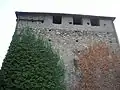 Oberes Ende des Turms auf der Seite zum Bahnhof von Villeneuve hin