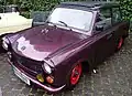 Lilafarbener Trabant 601 mit Faltdach