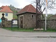Blockstation Hoflößnitz, im Hintergrund der Bismarckturm