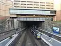 Aus dem Queen Street Tunnel einfahrender Zug, 2012
