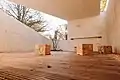 Sitzmöglichkeiten und Trauerbotschaften