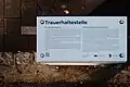 Informationstafel an der Trauerhaltestelle