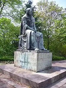 Die Trauernde Noris auf dem Westfriedhof