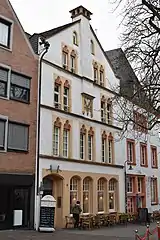 Wohn- und Geschäftshaus