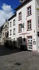 Wohn- und Geschäftshaus