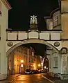 Eingangsbogen nachts