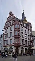 Wohn- und Geschäftshaus