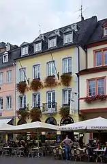 Wohn- und Geschäftshaus
