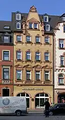 Wohn- und Geschäftshaus