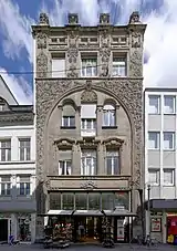 Wohn- und Geschäftshaus