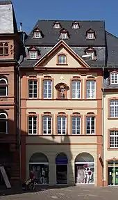 Wohn- und Geschäftshaus
