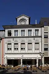Wohn- und Geschäftshaus