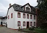 Thebäerstraße 49: ehemalige Kurie des Stifts St. Paulin; fünfachsiger barocker Krüppelwalmdachbau, bezeichnet 1768, Zwerchhaus wohl kurz nach der Mitte des 19. Jahrhunderts.