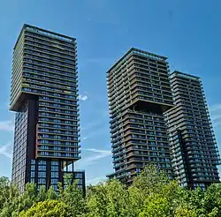 Triiiple Towers Hochhaus am Donaukanalufer.