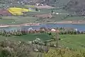 Im Hintergrund der Stausee Rovni jezero