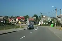 Landstraße im Ort