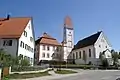 Pfarrhof und Kirche in Zaisertshofen