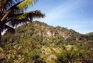 Eine Fatu, eine für Timor typische steile Klippe nahe dem Ort Tutuala
