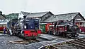 Garratt-Dampflok NGG 87 und Double-Fairlie Merddin Emrys im Hafenbahnhof von Porthmadog