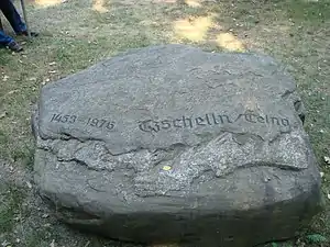 Gedenkstein mit Inschrift