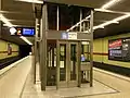 Aufzug auf der Bahnsteigebene