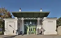 Wien: von Otto Wagner gestalteter, standardisierter Zugangspavillon an der U-Bahn-Station Schönbrunn, erbaut 1898