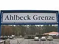 Stationsschild des Haltepunktes Ahlbeck Grenze