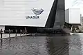 Unasur-Logo an der Gebäudeseite