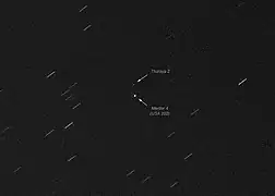 Mentor 4 mit seinem Nachbarn, dem zivilen Telekommunikations­satelliten Thuraya&nbsp;2