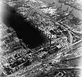 Durch Luftangriffe der USAAF zerstörte Mineralölindustrie im 3.&nbsp;Seehafen Hamburg-Harburg, Herbst 1945