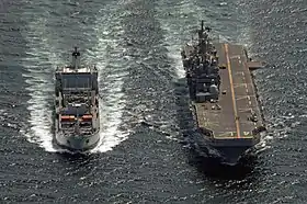 Die Nassau (rechts) mit dem britischen Versorger Bayleaf