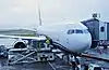 US Airways Passagier-Boeing 767 bei der Beladung des Unterflurfrachtraums
