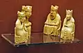 Schachfiguren aus Walross-Elfenbein, Wikingerzeit, etwa 12.&nbsp;Jh. (siehe Artikel Lewis-Schachfiguren)
