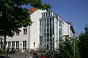 Das Gebäude der Geographie und des Instituts für Migrationsforschung (IMIS) liegt in der Nähe des Schlosses.