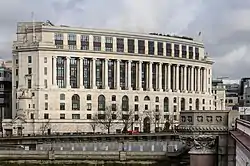 Unilever House von der Blackfriars Bridge, Ansicht von Süden