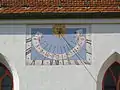 Sonnenuhr an der Südfassade des Langhauses