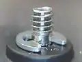 E-Ring an der Batteriefachschraube