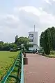 Turm der Rennleitung vor der Tribüne I