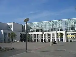 Schulhof und Neubau der Ursulinenschule