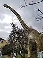 Museumsgarten mit Dinosaurierfiguren