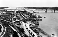 Bau der Schleuse des Mississippi Lock and Dam Number 26 vor der Drehbrücke der Alton Bridge 1935