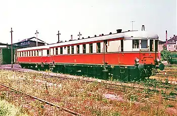 Einheitstriebwagen DR 137 064 (Baujahr 1934) im Bw Dresden-Pieschen
