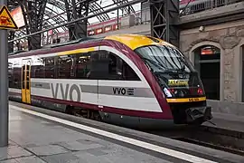 Ein Zug von Alpha Trains im Hauptbahnhof Dresden, im Einsatz für die Städtebahn Sachsen.