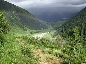 Blick talabwärts mit Regenbogen