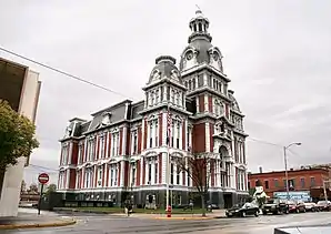 Van Wert County Courthouse in Van Wert, gelistet im NRHP mit der Nr. 74001639