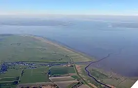 Vareler Tief, Hafen und Schleuse