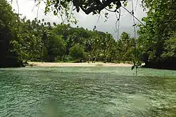 Vavau Beach vom Meer aus gesehen.