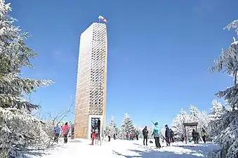 Aussichtsturm auf dem Gipfel (2020)