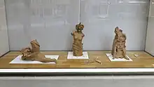 Venus, Nike, Laokoon, Performative Skulptur, 3x ca. 20x20x40, Modellierton (je 10 kg), Modellierwerkzeug, Arbeitstisch, 2014